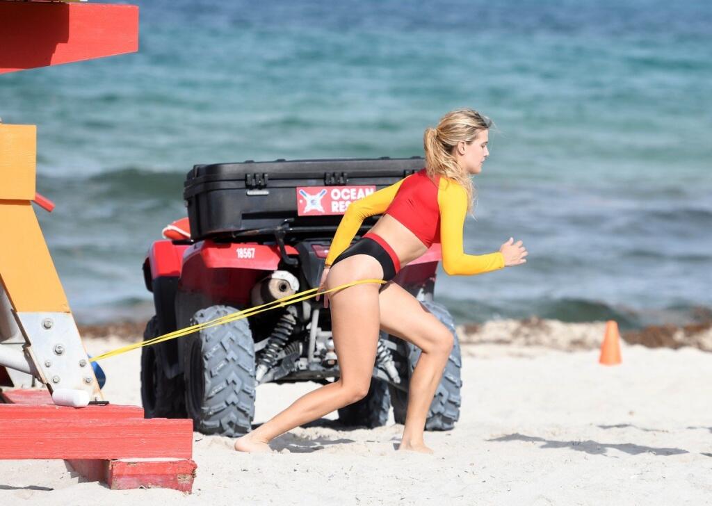 Jedna z najsexi tenistiek sveta Eugenie Bouchardová trénovala na jednej z pláží v Miami.