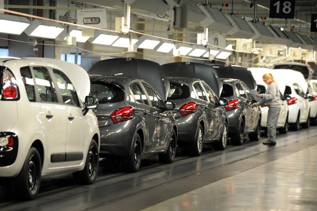 Auto za autom: Miliónovú hranicu máme prekročiť znova