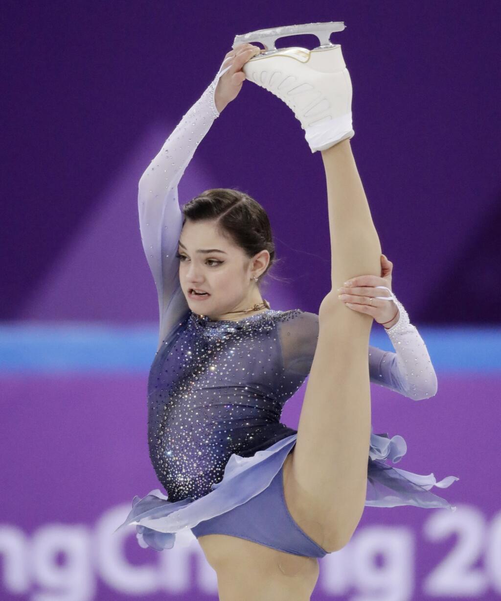 KK15 Kangnung - Jevgenija Medvedevová z tímu Olympijských športovcov z Ruska počas krátkeho programu žien v rámci súťaže družstiev na zimných olympijských hrách 11. februára 2018 Kangnungu. FOTO TASR/AP
Evgenia Medvedeva, of the Olympic Athletes of Russia performs in the ladies single figure skating short program in the Gangneung Ice Arena at the 2018 Winter Olympics in Gangneung, South Korea, Sunday, Feb. 11, 2018. (AP Photo/Bernat Armangue)