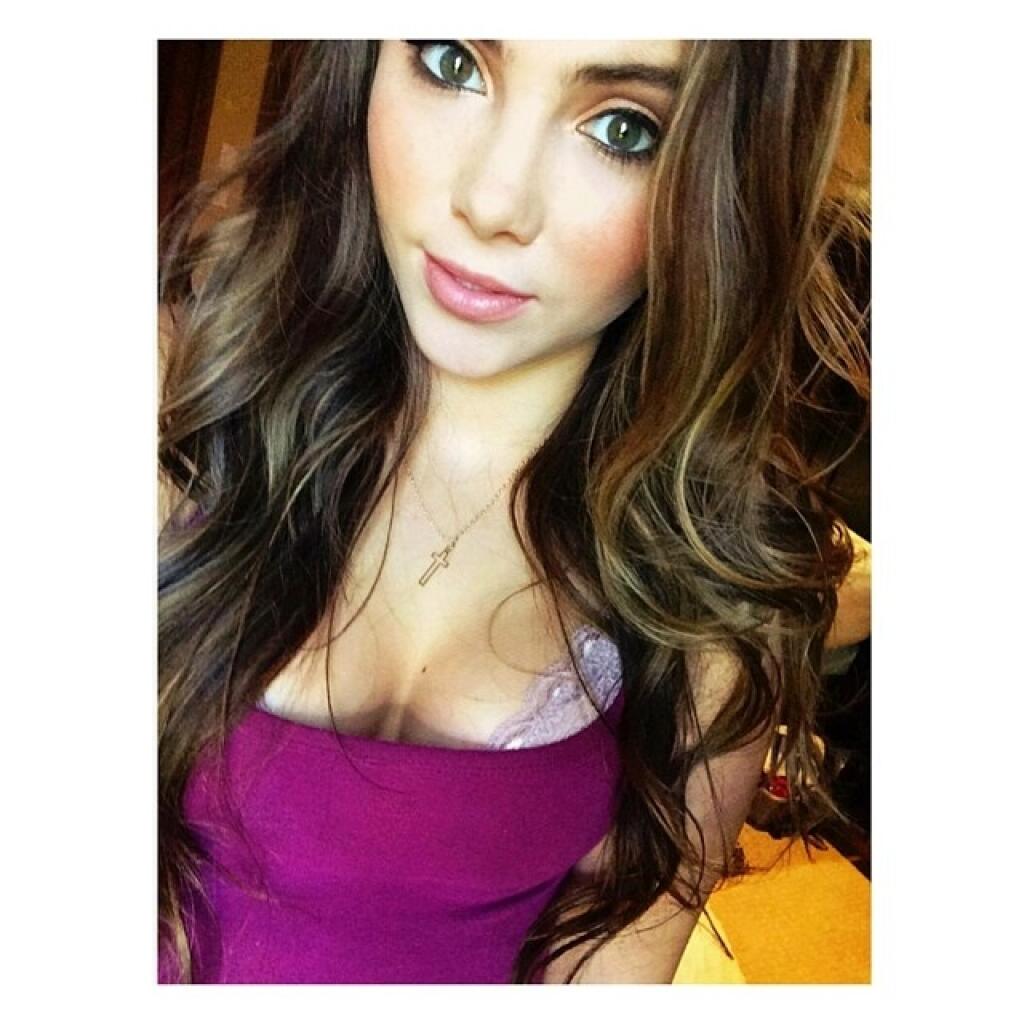 Sexi McKayla Maroney sa opäť vyz'vyvo prezentuje na sociálnych sieťach.
