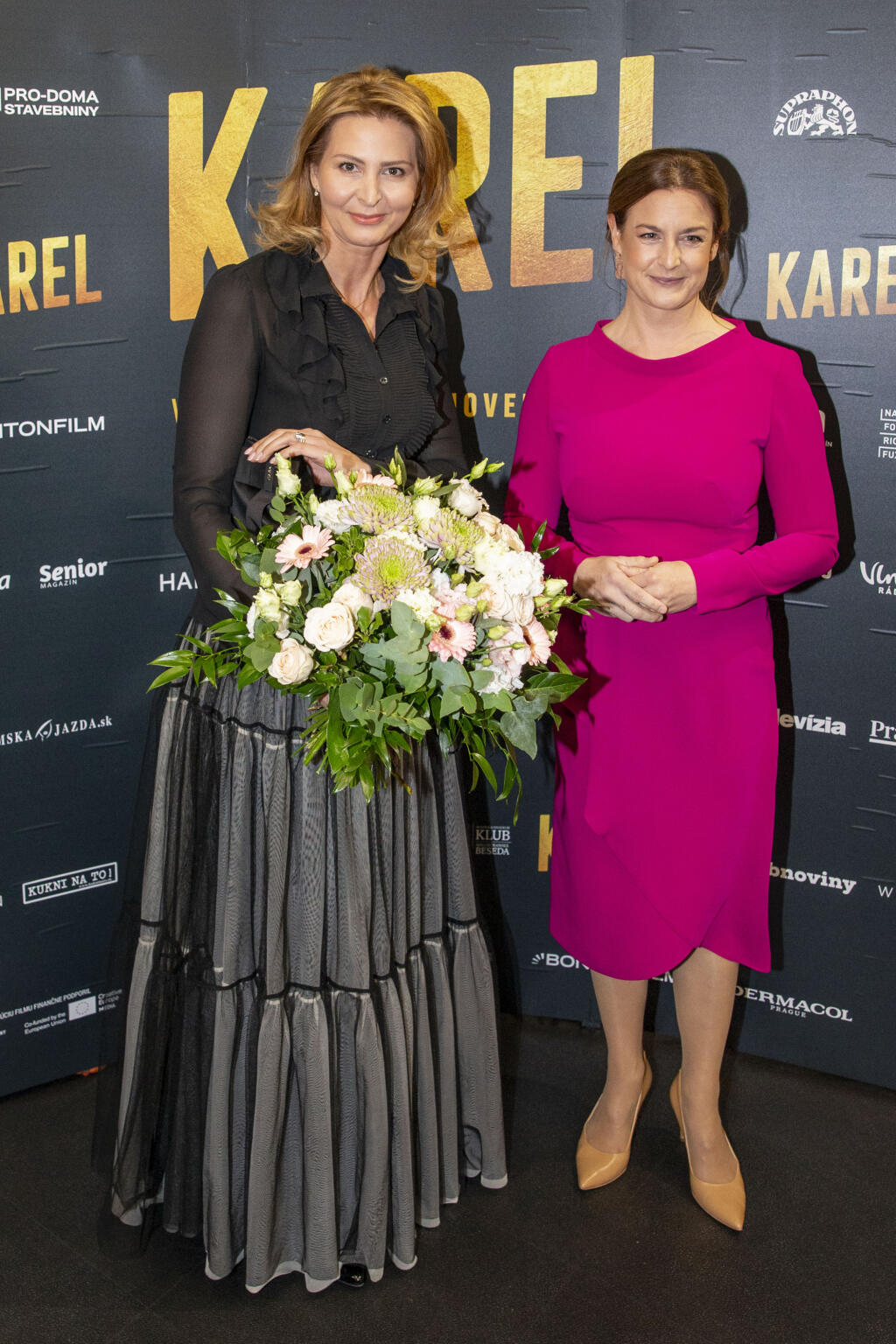 Na snímke je Ivana Gottová a Natália Milanována premiére filmu Karel.