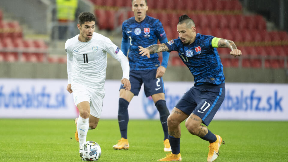 Na snímke zľava Manor Solomon (Izrael), Peter Pekarík a Marek Hamšík (obaja Slovensko) v zápase 2. skupiny B-divízie Ligy národov Slovensko - Izrael 14. októbra 2020 v Trnave. FOTO TASR - Pavel Neubauer
