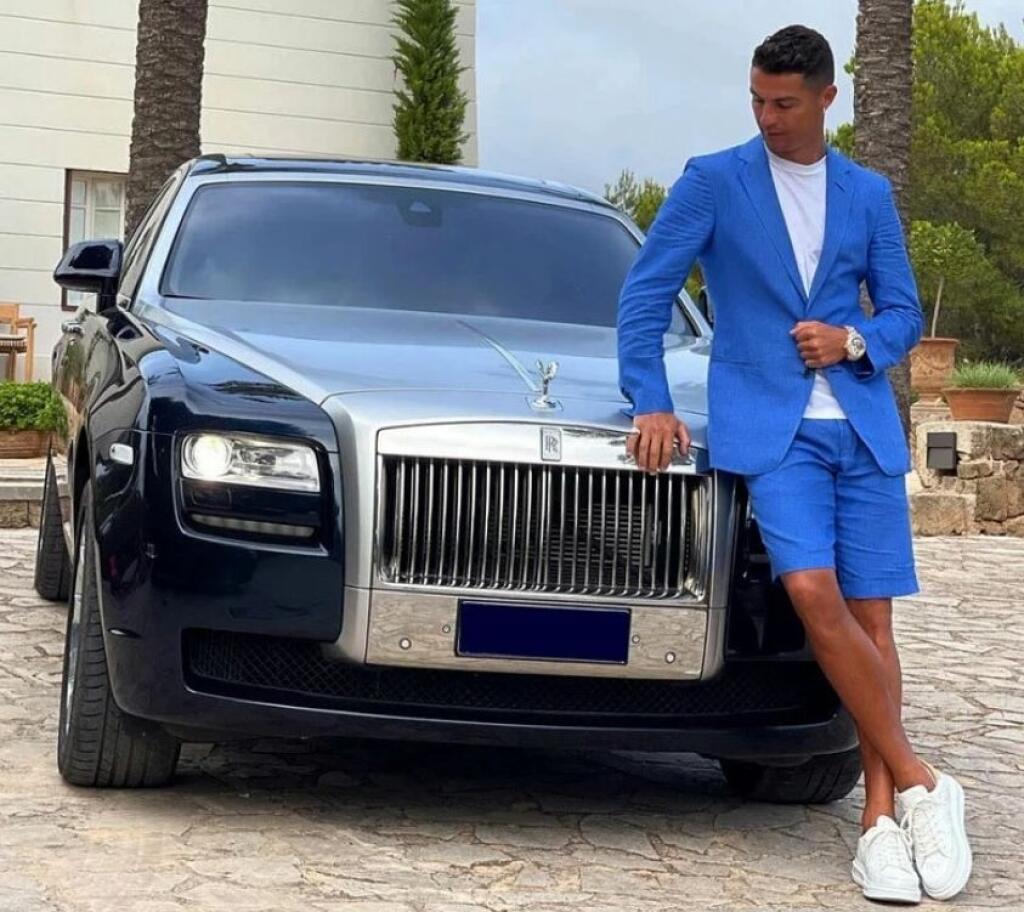 V zbierke Cristiana Ronalda nechýba ani luxusný Rolls-Royce za milióny eur.