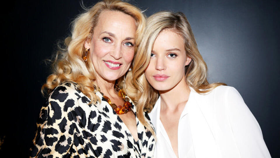 Mama s dcérou pôsobia skôr ako sestry. Jerry Hall (vľavo) je stále kus krásnej ženy...