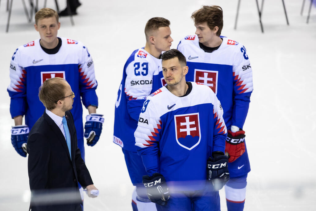 Tímové fotenie slovenskej hokejovej reprezentácie na hokejových Majstrovstvách sveta v hokeji v košickej Steel aréne. Na snímke Libor Hudáček, Marián Studenič, Adam Liška a Dávid Bondra.
