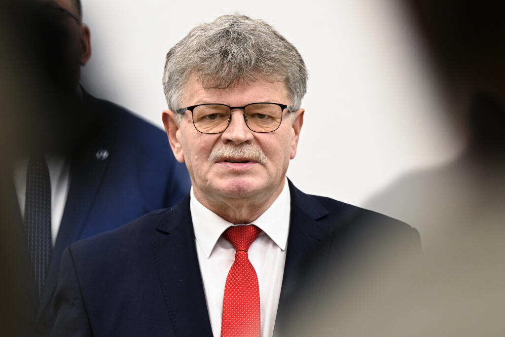 Na snímke predseda Odborového zväzu pracovníkov školstva a vedy na Slovensku Pavel Ondek počas tlačovej konferencie po rokovaní zástupcov Odborového zväzu školstva so zástupcami Združenia miest a obcí Slovenska v Bratislave v stredu 22. januára 2025. FOTO TASR - Pavel Neubauer	

