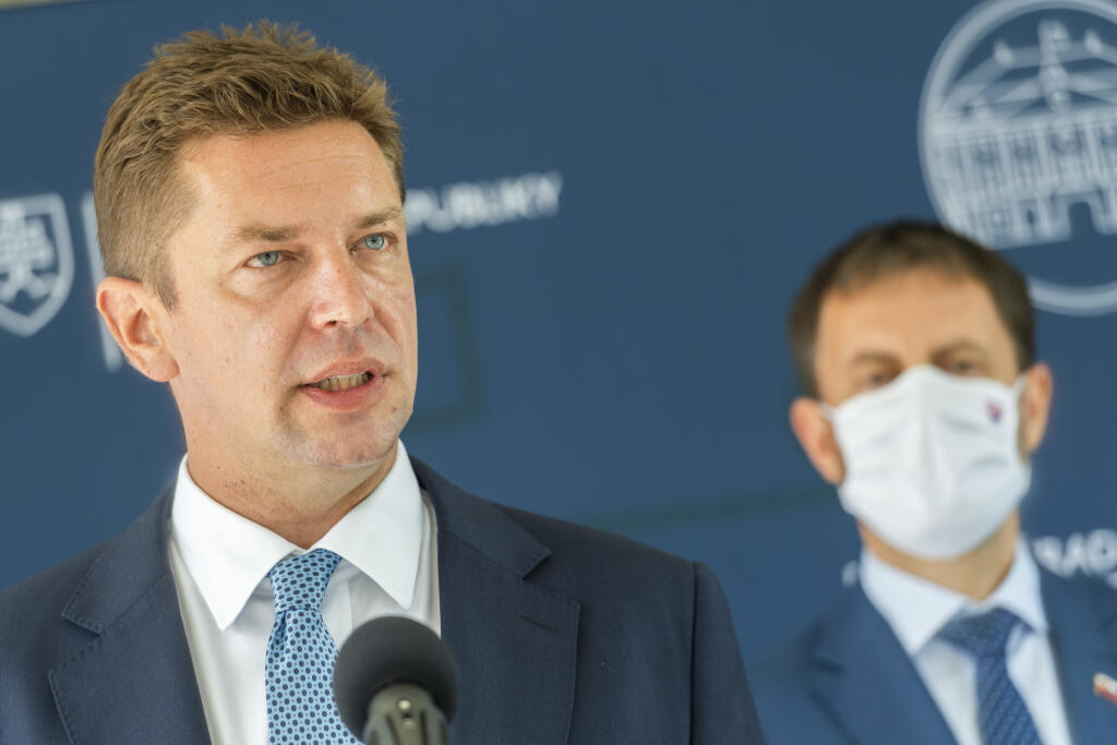 ZAČAROVANÉ MIESTO Minister dopravy Andrej Doležal sa s výberom toho pravého na post šéfa Letových prevádzkových služieb natrápil.