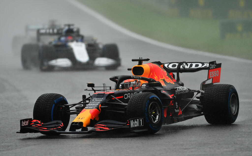 Max Verstappen vyhral VC Belgicka napriek tomu, že sa z nej odjazdilo jediné kolo a aj to bolo za safety carom.