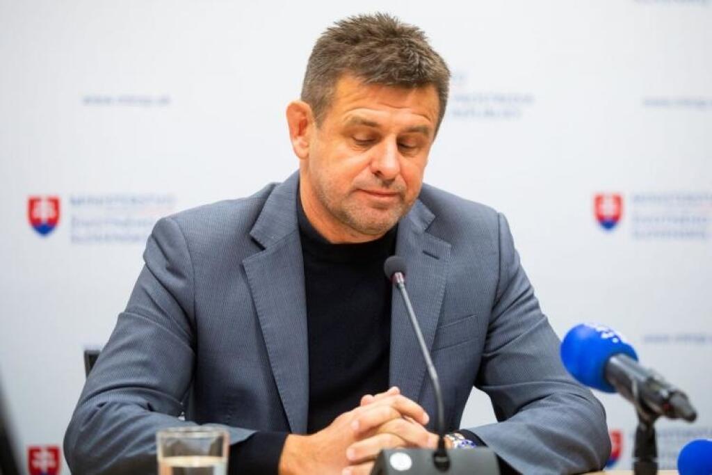 Sólymos podal po vyčíňaní v reštaurácii demisiu. Bugár ho chce na kandidátke