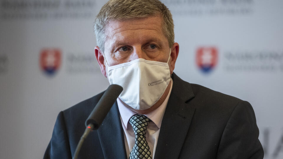 Na snímke minister zdravotníctva SR Vladimír Lengvarský (nominant OĽaNO) počas tlačovej konferencie k aktuálnym opatreniam v súvislosti s ochorením COVID-19, ktoré budú platné od pondelka 3. mája v Bratislave v piatok 30. apríla 2021. FOTO TASR - Jaroslav Novák