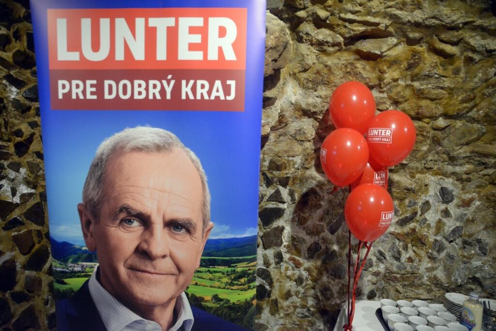 Atmosféra vo volebnej centrále Jána Luntera