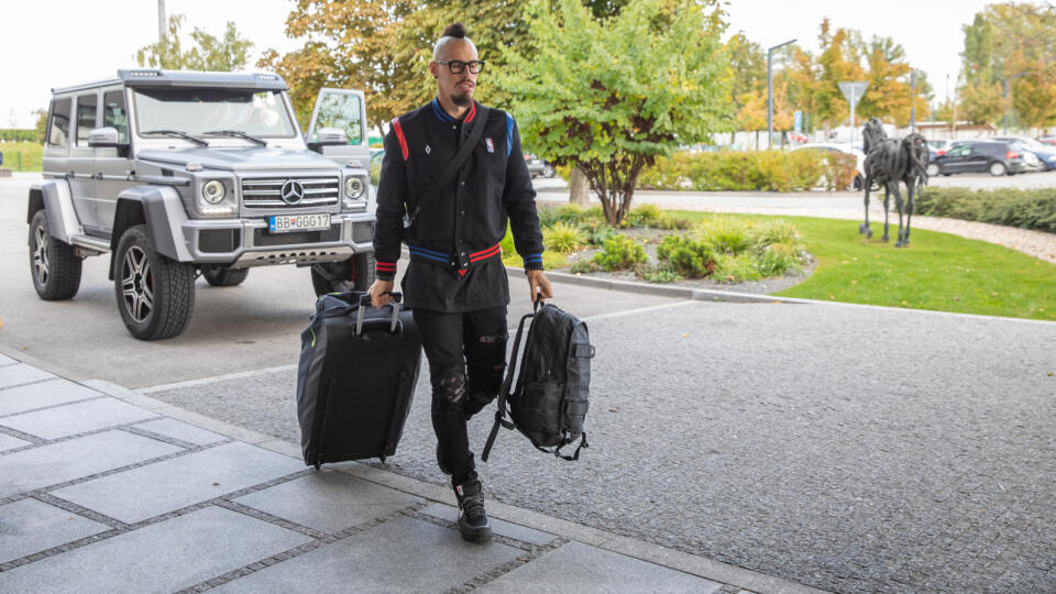 Na fotkách sú hráči slovenskej reprezentácie pred kvalifikačným zápasom s Walsom v Šamoríne. Na fotke je Marek Hamšík.