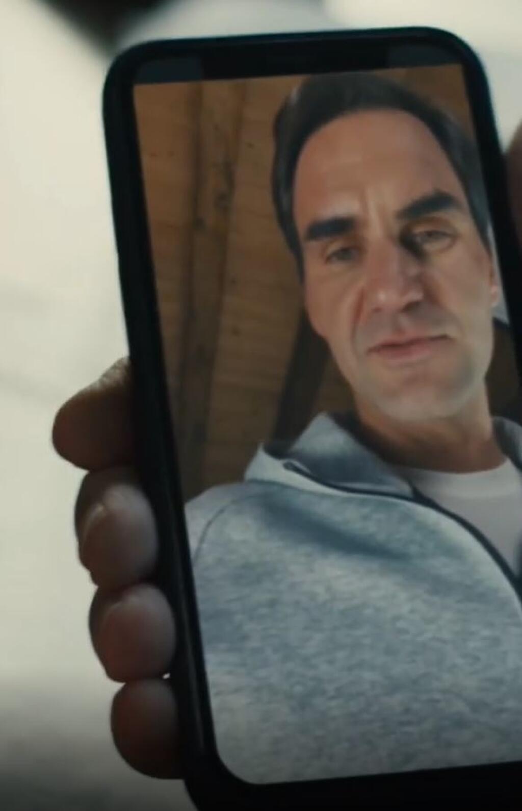 Slávny tenista Roger Federer (39) sa stal ambasádorom švajčiarskeho turizmu. Pri tejto príležitosti s ním telefonoval ikonický herec Robert De Niro (77).