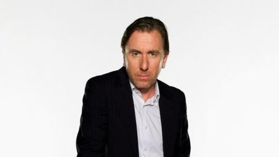 Tim Roth je skvelý
herec, ktorý to dokazuje
aj v seriáli Klamári.
