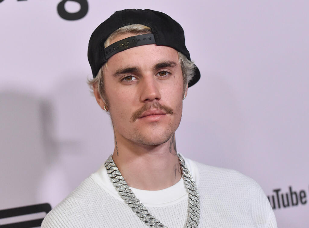 Los,Angeles,-,Jan,27:,Justin,Bieber,{object},Arrives,For