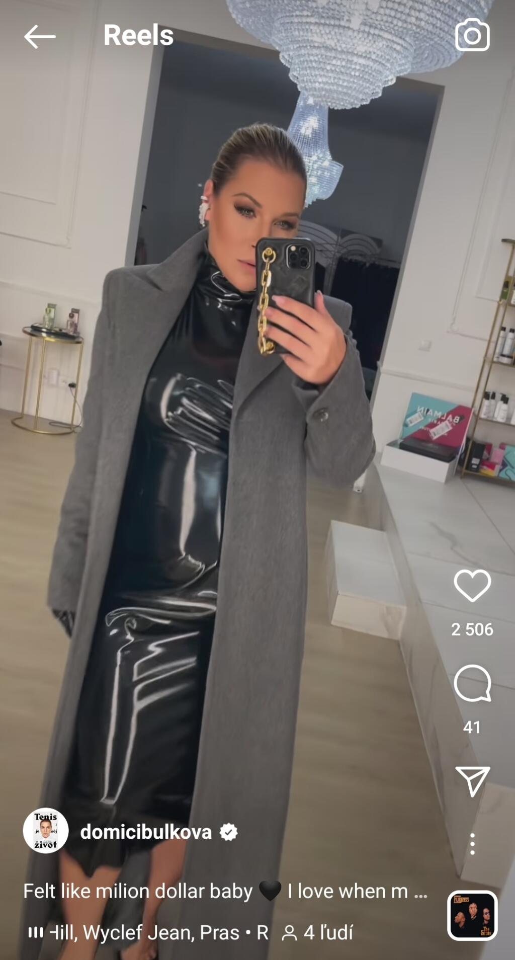Naša tenistka na dôchodku rozhodne vie, čo je to móda a preto nesmela chýbať ani na podujatí, ktoré sa konalo cez víkend v bratislavskom nákupnom centre Nivy.