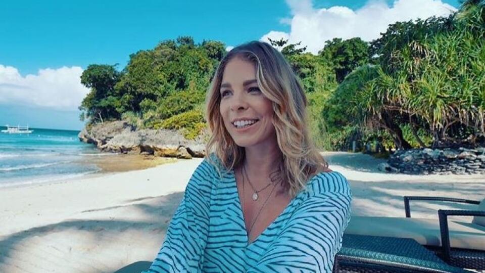 Veronika svoje prvé youtube video nemohla natočiť na krajšom mieste ako na filipínskom ostrove Boracay, kde so Sajfom strávila zimnú dovolenku. 