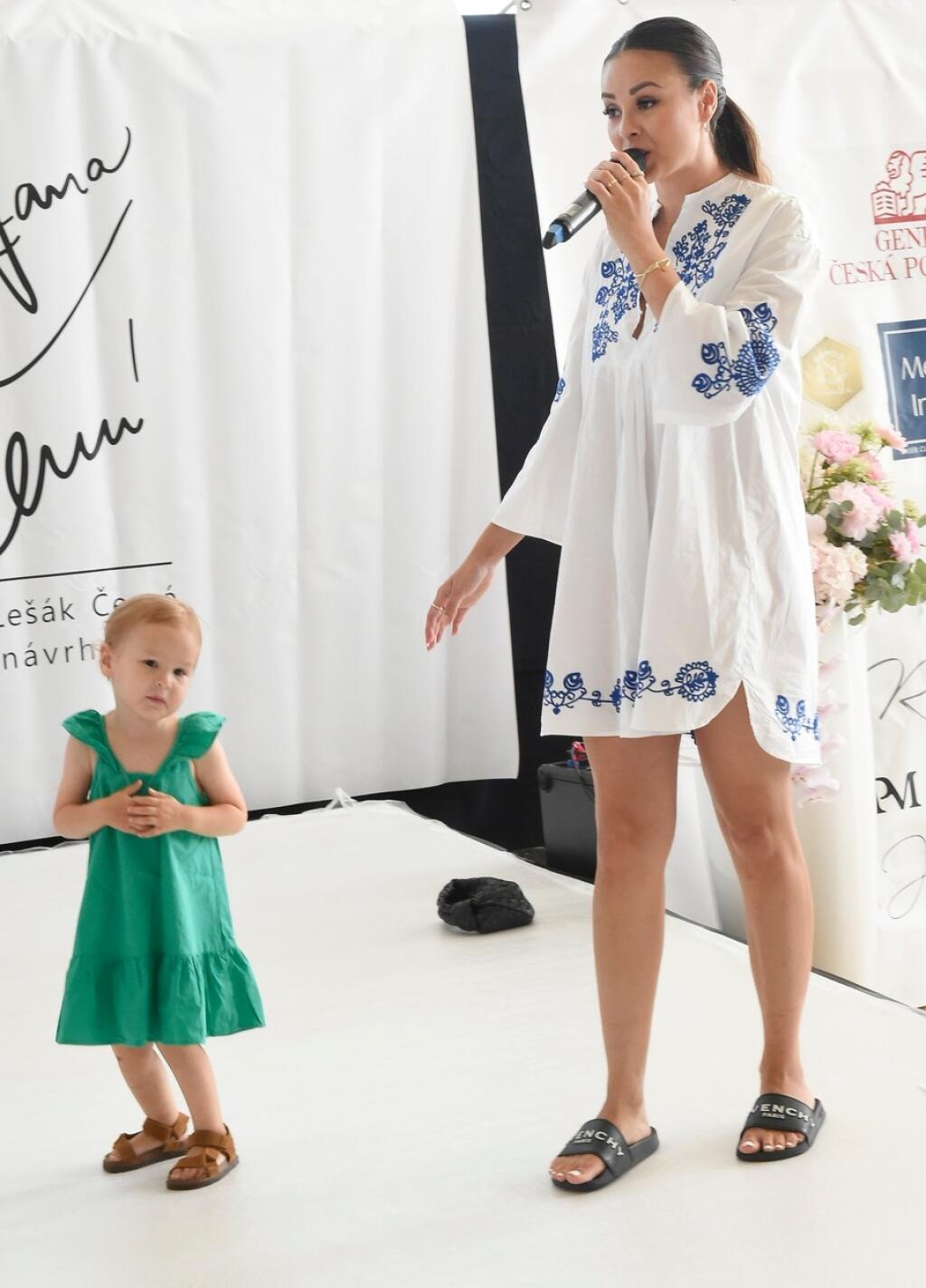 Monika Bagárová sa teraz objavila aj na festivale v Karlových Varoch. Na všetky strany rozdávala úsmev a zdalo sa, že je šťastná. To všetko ale bol iba klam.