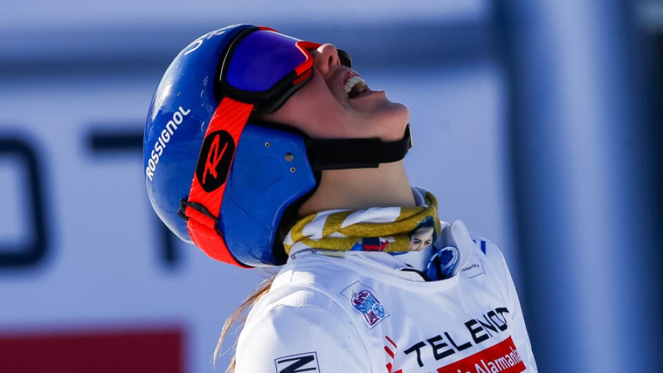 Slovenská lyžiarka Petra Vlhová triumfovala v sobotňajšom obrovskom slalome Svetového pohára v Sestriere. Časom 2:21,15 minúty sa radovala spoločne s domácou Taliankou Federicou Brignoneovou