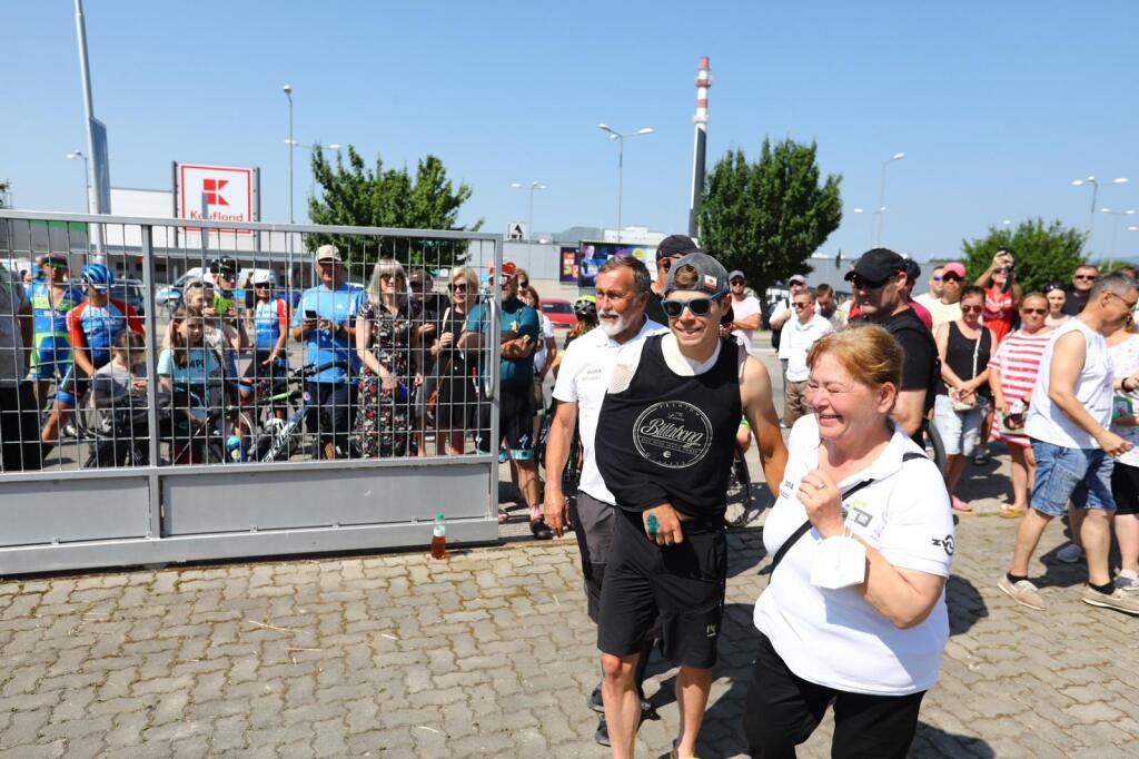 Takto to vyzeralo na majstrovstvách Česka a Slovenska v cyklistike. Nechýbal ani Juraj Sagan, ktorý kvôli zraneniu ruky nemohol štartovať.