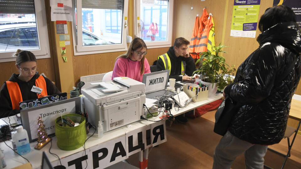 Snímka z centra pomoci pre Ukrajincov v Košiciach 28. novembra 2022. Utečenci v tomto období do centra prichádzajú vo väčšom množstve aj kvôli chladnému počasiu a energetickej kríze. V centre dostanú stravu aj dočasné ubytovanie. FOTO TASR – František Iván