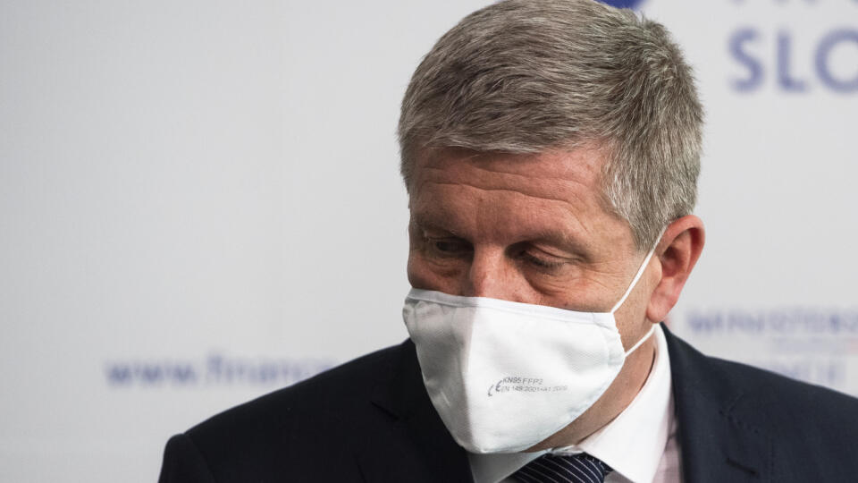 Na snímke minister zdravotníctva SR Vladimír Lengvarský (nominant OĽaNO) počas tlačovej konferencie po návrate ministra financií Igora Matoviča z pracovnej cesty v Moskve v Rusku v piatok 9. apríla 2021 v Bratislave. FOTO TASR - Jaroslav Novák