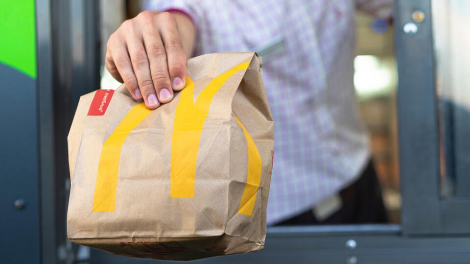 Sankt-petersburg/russia,-,July,21,2019:,Mcdonalds,Worker,Holding,Bag,Of