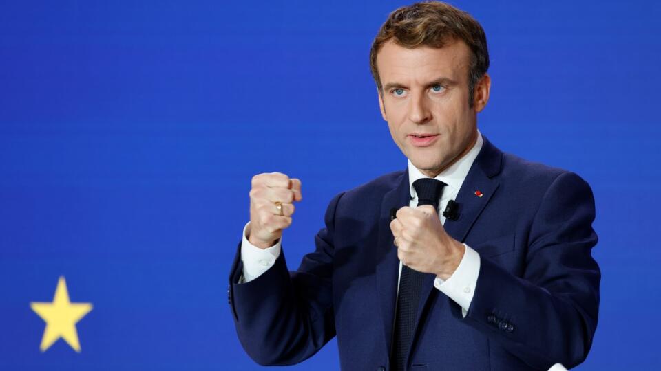 JB 21 Paríž - Francúzsky prezident Emmanuel Macron počas tlačovej konferencie pri príležitosti prevzatia predsedníctva jeho krajiny v Rade EÚ od 1. januára 2022, v Paríži 9. decembra 2021. FOTO TASR/AP
French President Emmanuel Macron delivers a speech during a press conference on France assuming EU presidency, Thursday, Dec. 9, 2021. French President Macron plans to present the priorities for France's upcoming presidency of the European Union, a tenure that overlaps with the country's presiden