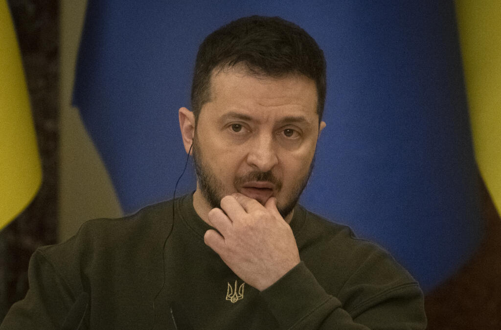 WA 20 Kyjev - Ukrajinský prezident Volodymyr Zelenskyj gestikuluje na spoločnej tlačovej konferencii s predsedom Európskej rady Charlesom Michelom v Kyjeve vo štvrtok 19. januára 2023. FOTO TASR/AP     

Ukrainian President Volodymyr Zelenskyy, attend a news conference with European Council President Charles Michel after their meeting in Kyiv, Ukraine, Thursday, Jan. 19, 2023. (AP Photo/Efrem Lukatsky)