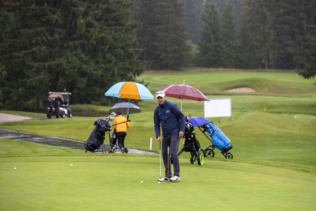 Prezident SZĽH a vášnivý golfista Miroslav Šatan nemohol chýbať.