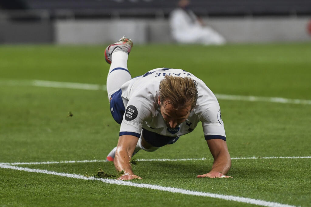 9. Harry Kane o 30 mil. eur (zo 150 mil. na 120 mil.) – Tottenhamčan doplatil na krízu prestupového trhu a v poslednej sezóne toho vinou zranení veľa nenahral. Po návrate však dal v starej sezóne 7 gólov 9 zápasoch. V tejto sezóne sú jeho štatistiky ešte impozantnejšie (8 zápasov – 8 gólov a 7 asistencií). Očakáva sa, že jeho cena pôjde hore.