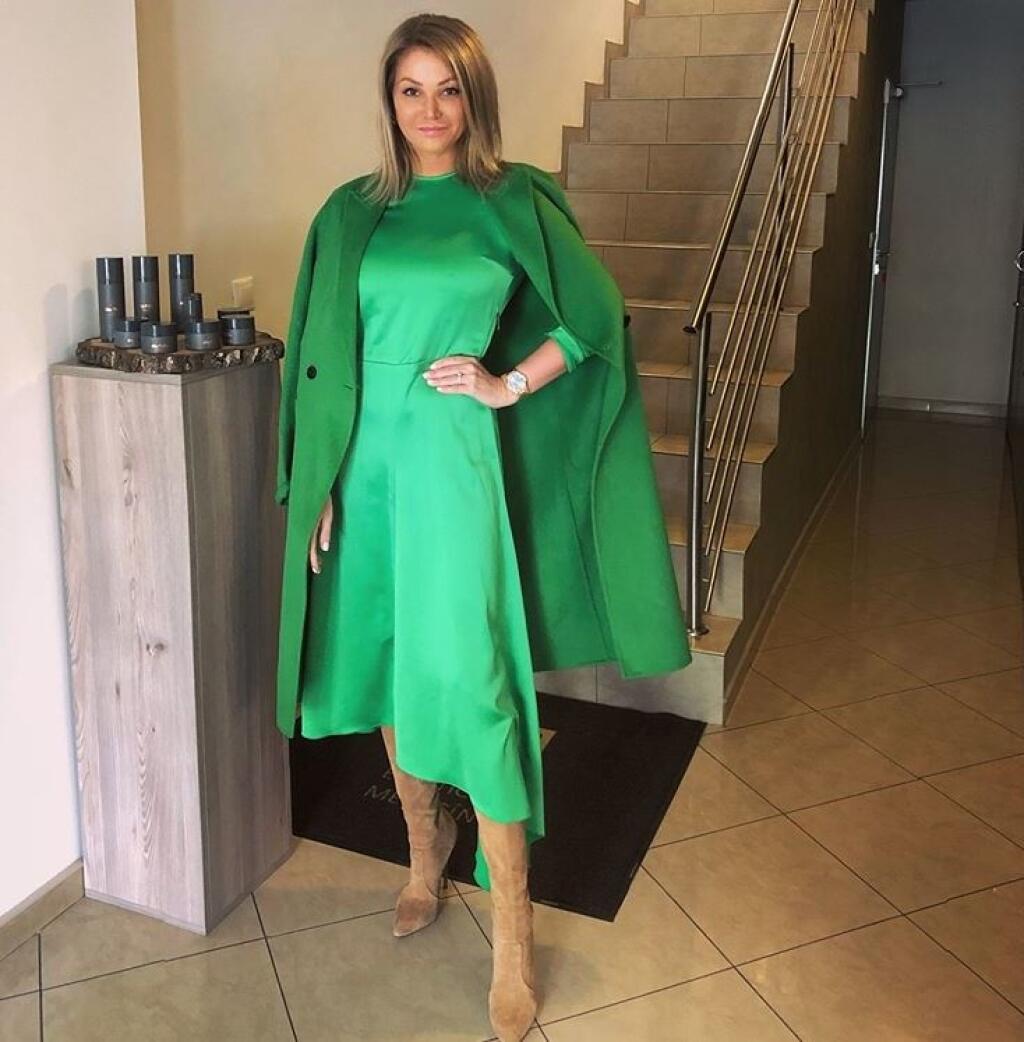 Alena Pallová razí nový módny trend. Svoje hriešne drahé outfity ladí do jedného odtieňu.