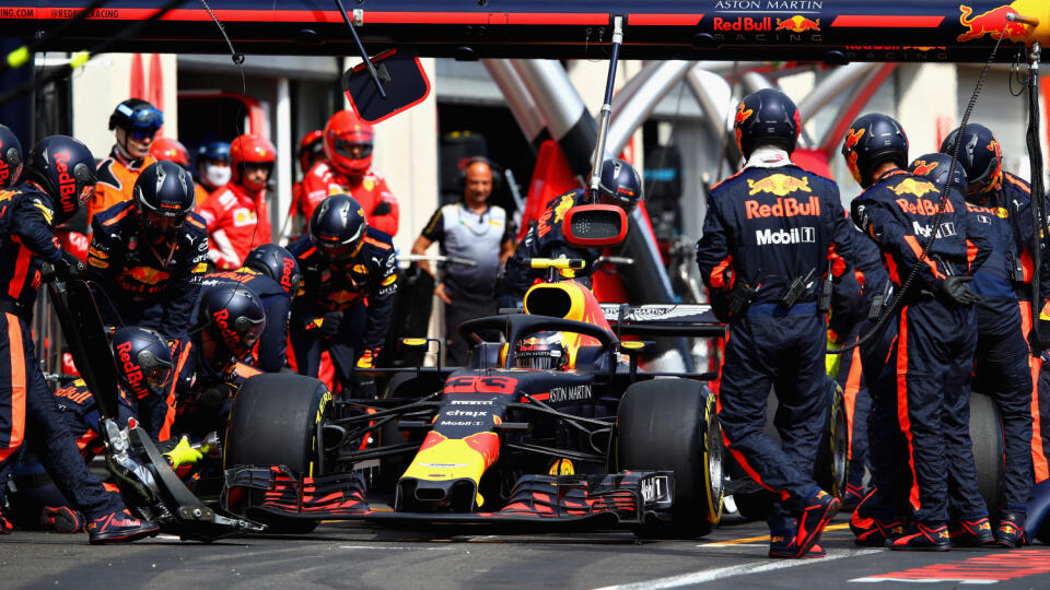 Stajňa Red Bull sa môže pýšiť veľkým triumfom. Mechanici rakúskeho tímu sa postarali o rekordnú zastávku v boxoch vo Formule 1, ktorú zvládli za 1,91 sekundy.