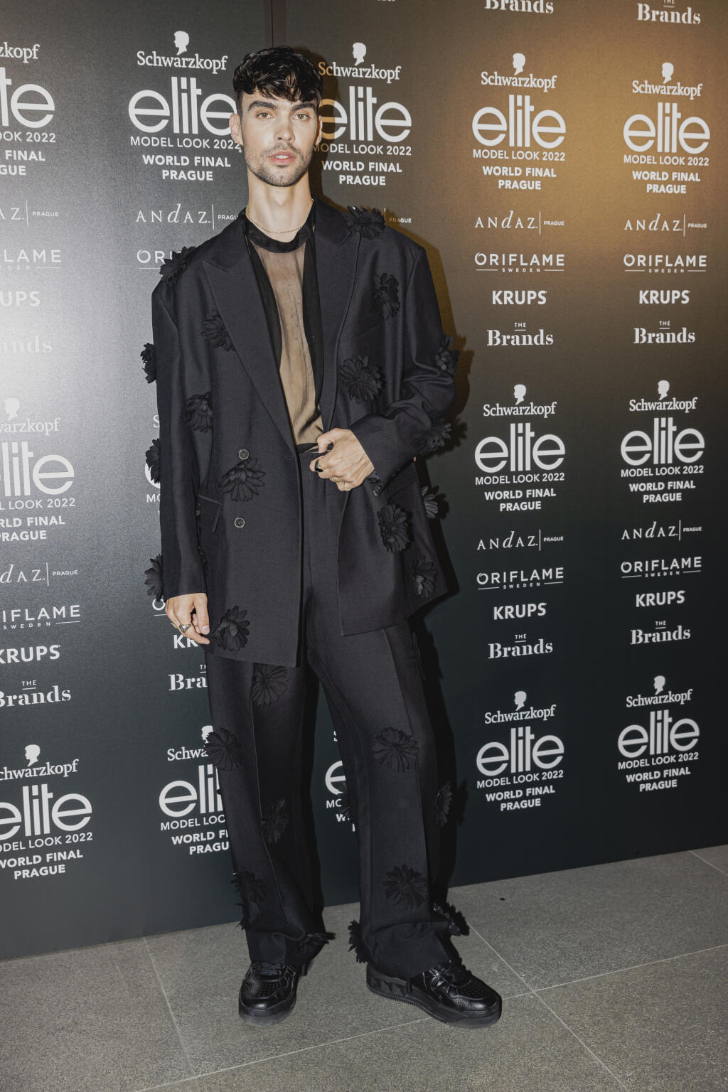 Na snímke Adam Pavlovčin počas svetového finále Schwarzkopf Elite Model Look 2022 v Španielskej sále Pražského hradu.