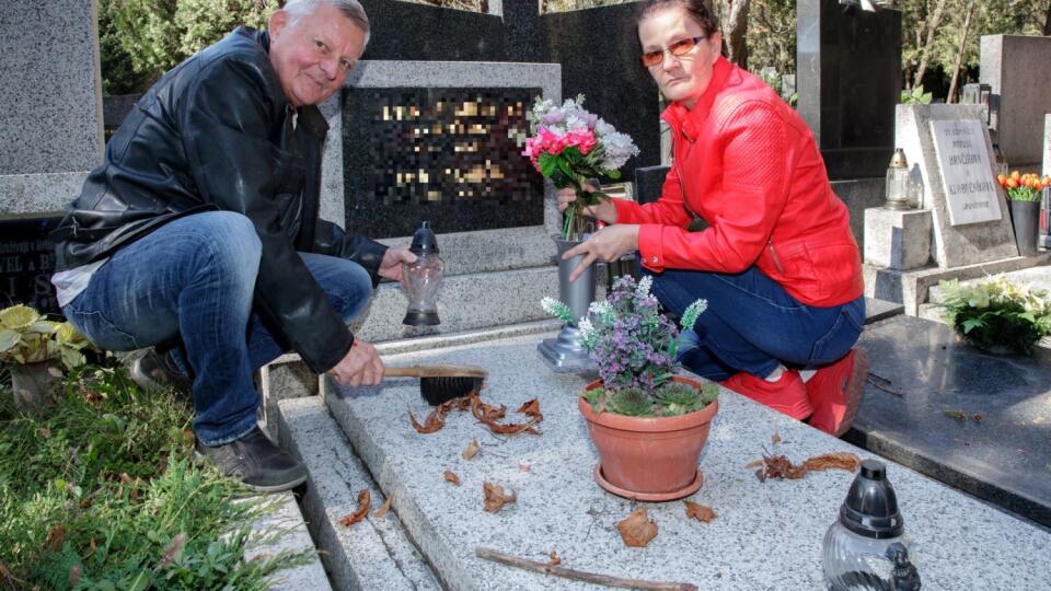 Manželia Riškovci majú najviac práce práve teraz, okolo Dušičiek.