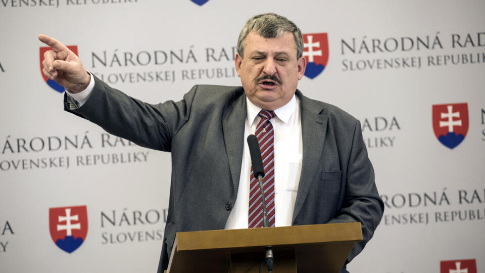 SR SNS Hrnko priestupok vodičský preukaz TK BAX