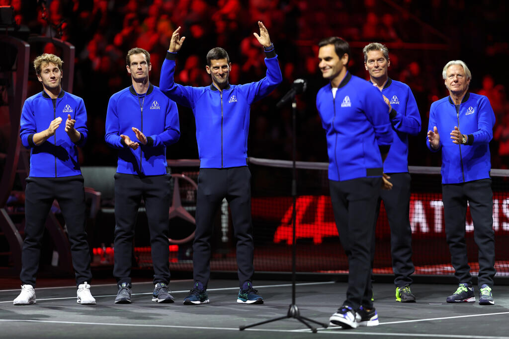 Aj Djokovič prežíval Federerovu rozlúčku taktiež mimoriadne emotívne. Ako to vyzeralo, keď sa stretol s Rogerovou manželkou Mirkou?
