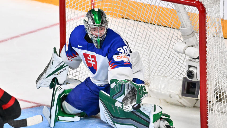 Slovenský brankár Adam Gajan na juniorskom šampionáte čaroval a zaslúžene získal ocenenie najlepšieho brankára turnaja.