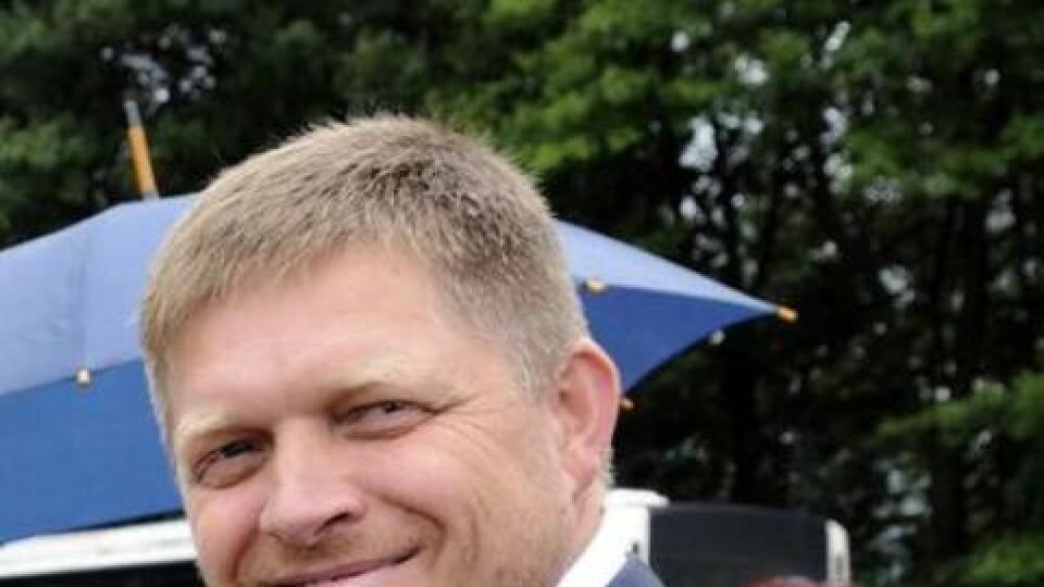 Robert Fico so svojím páperím...