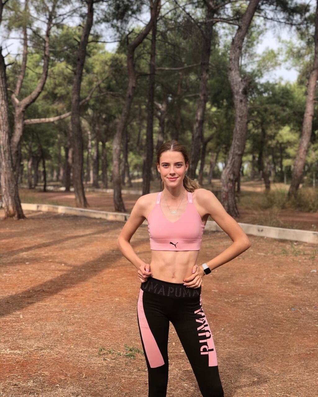 Krásna ukrajinská výškarka Jaroslava Mahučichová sa na Instagrame prezentuje aj takýmito zábermi.