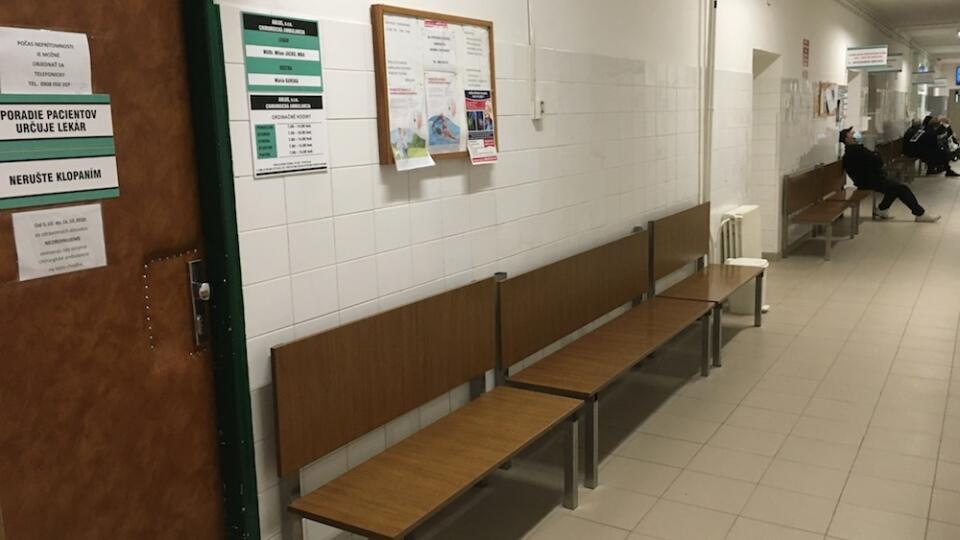 Zatvorené ambulancie v bardejovskej nemocnici pre chorobu zdravotníckeho personálu.