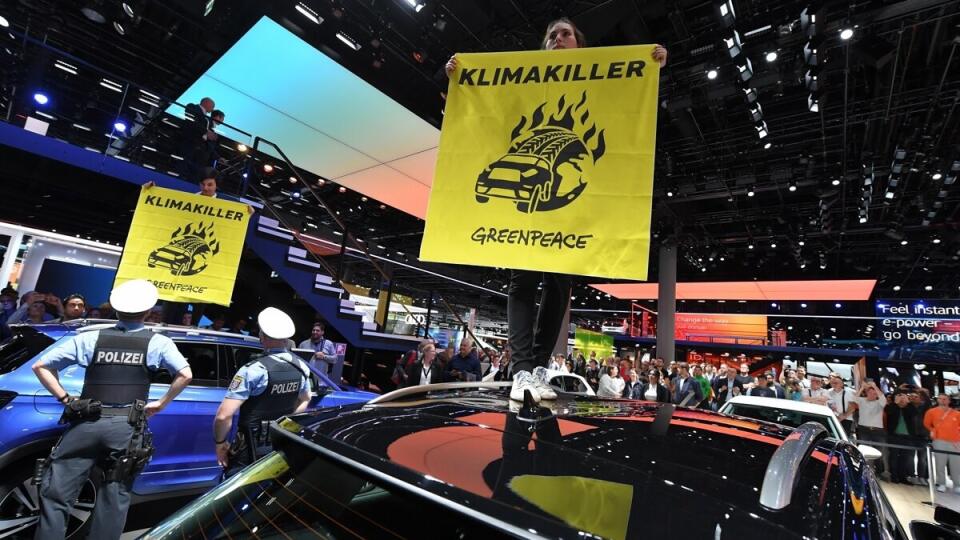 Mníchovský autosalón neohrozuje už len pandémia, ale aj ekologickí aktivisti.