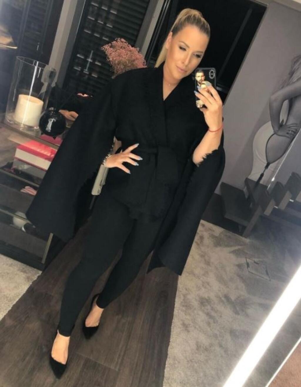 Dominika Cibulková zverejňuje z bratislavského bytu plno selfiečok a iných snímok.