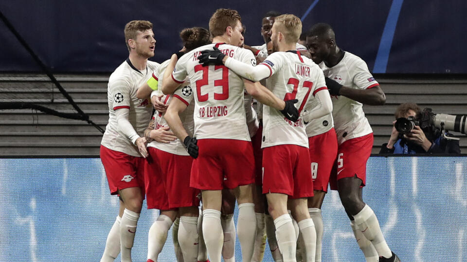 Futbalisti RB Lipsko postúpili do štvrťfinále Ligy majstrov.