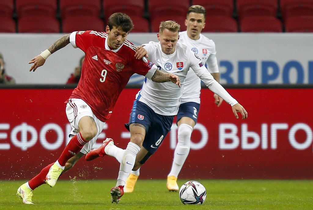ONDREJ DUDA. Borbélyho hodnotenie: Keď hráme s futbalovo slabším súperom ako v tomto prípade, má príliš veľa prihrávok do istoty, dozadu, do šírky. Chýba mi u neho prienikovosť. Urobil jednu ukážku prienikovosti a okamžite z toho bola veľmi dobrá situácia. Nepriblížil sa výkonom k tomu, ako hral v domácom zápase proti Rusom, kde hral neporovnateľne lepšie.