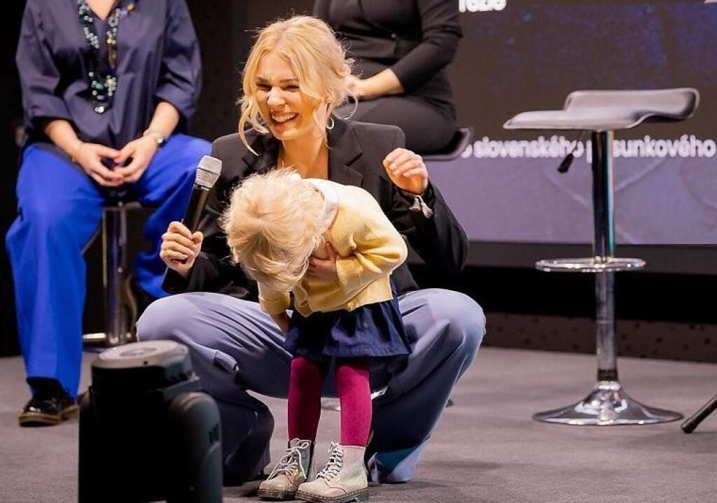 Veronika Cifrová Ostrihoňová s dcérkou Sárou.