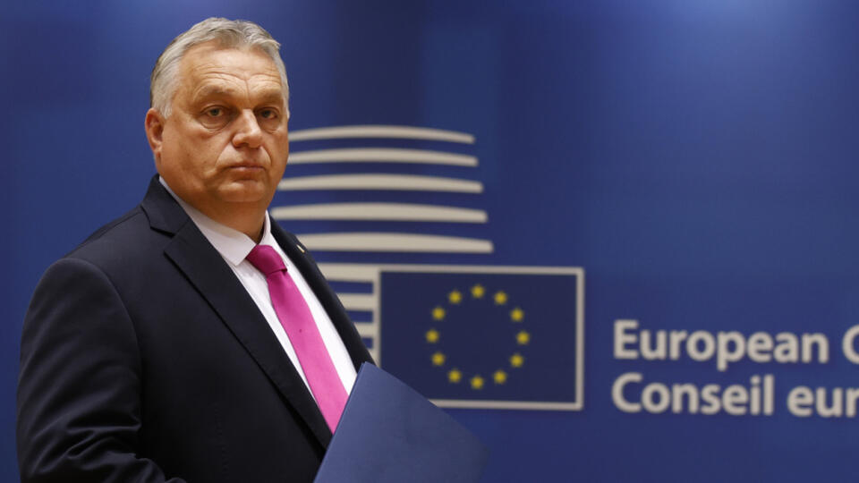 WA 29 archív Brusel - Na archívnej snímke z 326. októbra 2023 maďarský premiér Viktor Orbán prichádza na summit EÚ v Bruseli. Orbán v piatok 10. novembra 2023 vyhlásil, že nepodporuje posun v rokovaniach o budúcom členstve Ukrajiny v Európskej únii. Opäť tým naznačil, že jeho krajina by mohla predstavovať hlavnú prekážku pre ambície Kyjeva vstúpiť do EÚ. FOTO TASR/AP
FILE - Hungary's Prime Minister Viktor Orban arrives for a round table meeting at an EU summit in Brussels, on Oct. 26, 2023. H