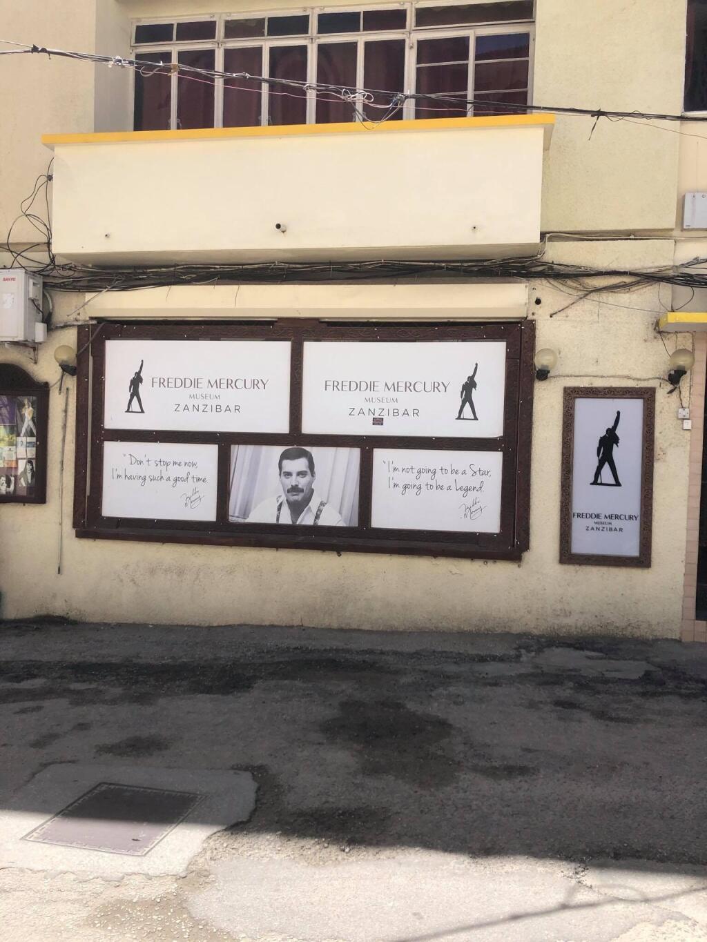 Na Zanzibare má svoje korene aj legendárny spevák skupiny Queen Freddie Mercury, ktorý tam má múzeum.
