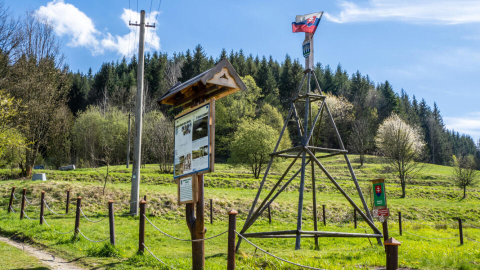 K ropnému prameňu je voľný prístup cez súkromný pozemok. Vyteká približne 150 m od parkoviska pri hlavnej ceste.