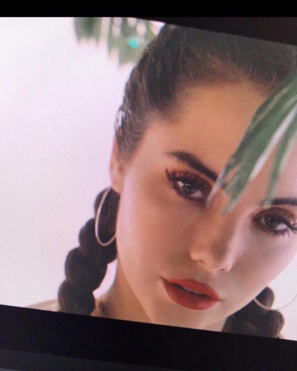 Sexi McKayla Maroney sa opäť vyz'vyvo prezentuje na sociálnych sieťach.